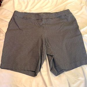 Dalia brand size 22W pull on stretchy shorts. Super comfortable!